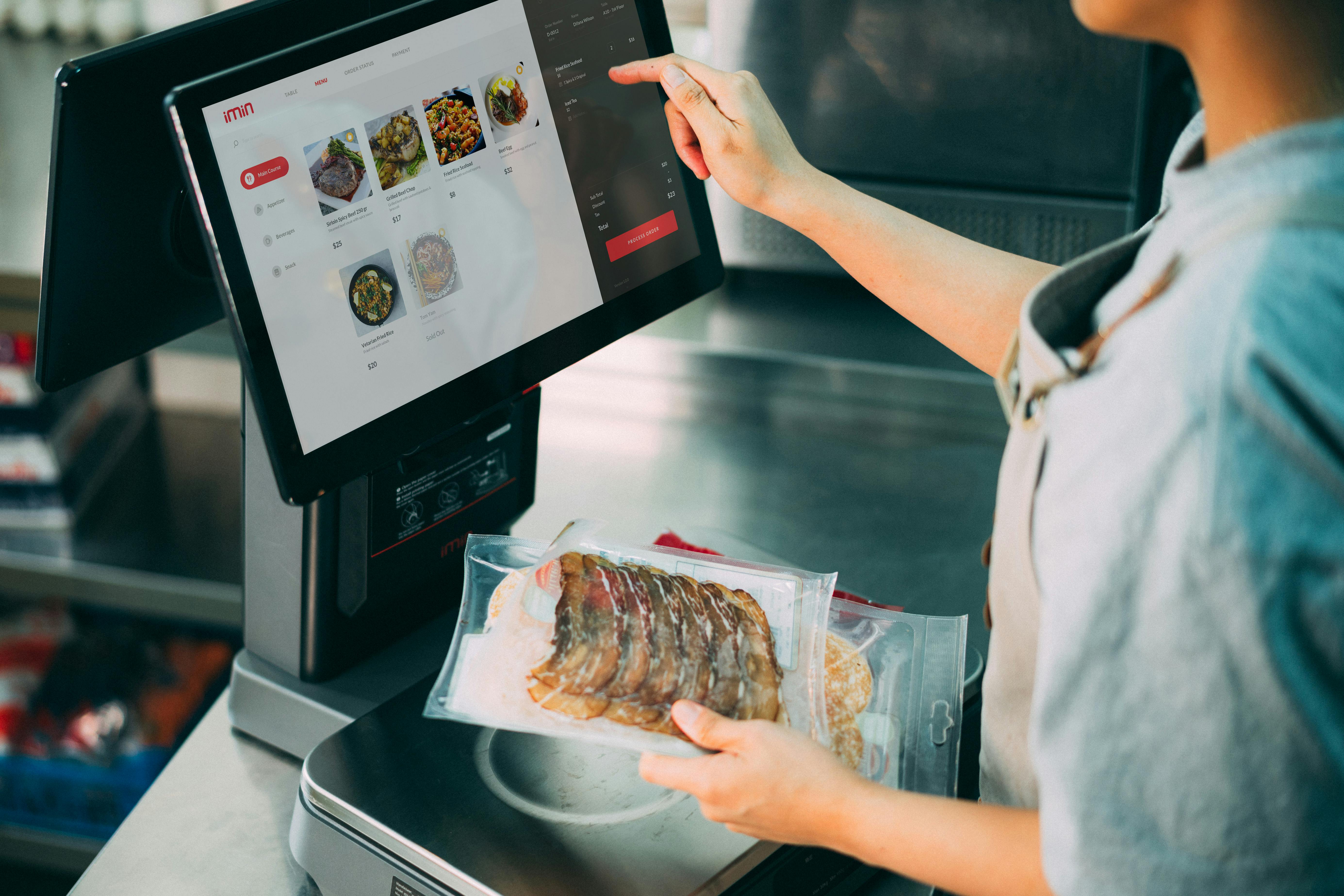How does restaurant accounting software automatically process purchase and sales invoices? - Fekrait Software
